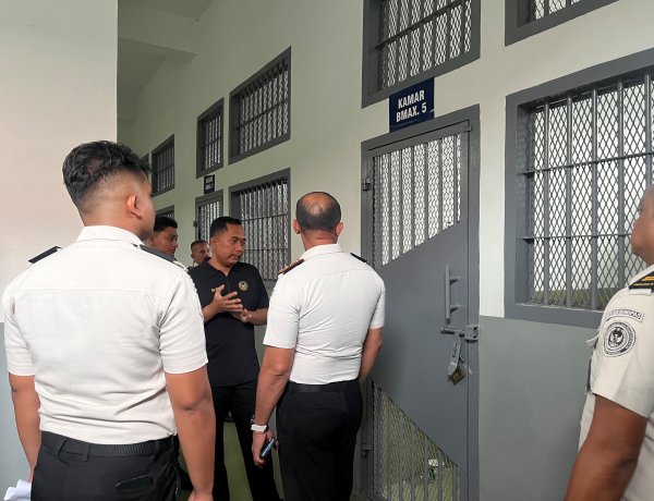 Kalapas Irhamuddin Pimpin Kontrol Blok Hunian, Pastikan Situasi Tetap Aman