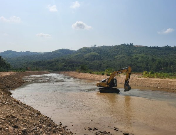 Normalisasi Sungai Cidikit Rampung, Pemdes Bayah Barat Beri Penghargaan kepada PT SBJ