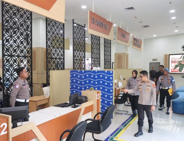 Pastikan Pelayanan Prima, Kapolres Metro Tangerang Kota Cek Gedung Pelayanan dan Command Center